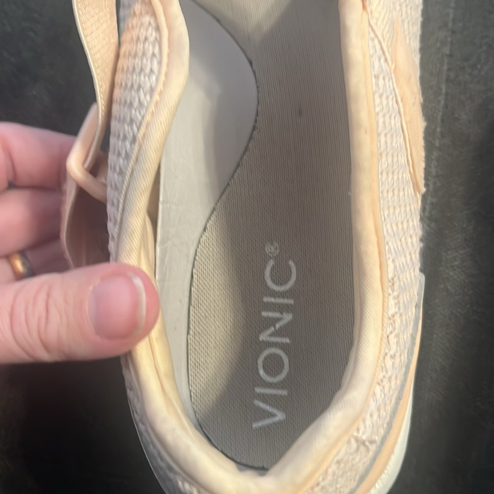 Vionic peach/light pink shoes - Picture 4 of 4